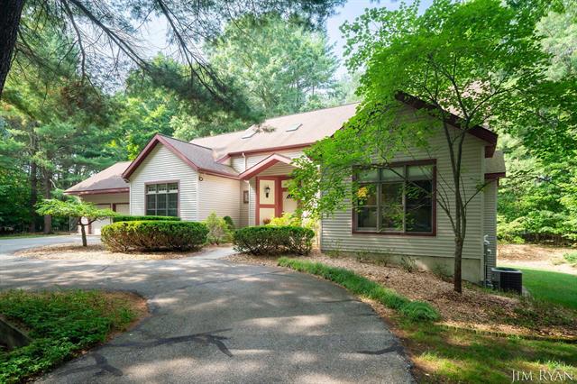 front view picture of 186 Tiffany Ridge Drive, Holland, MI. 49424