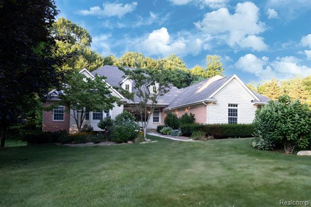 front view picture of 9748 Kings Valley, Clarkston, MI. 48348