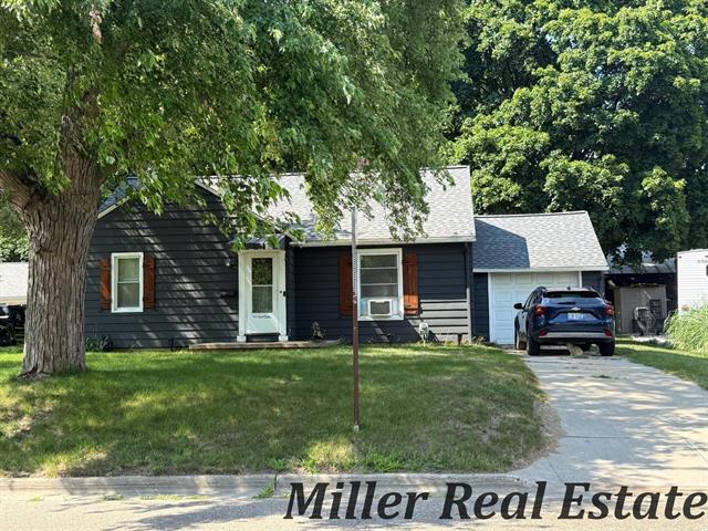 front view picture of 633 E Clinton Street, Hastings, MI. 49058