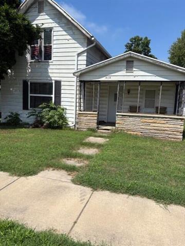 front view picture of 404 W Saint Joseph Street, Watervliet, MI. 49098