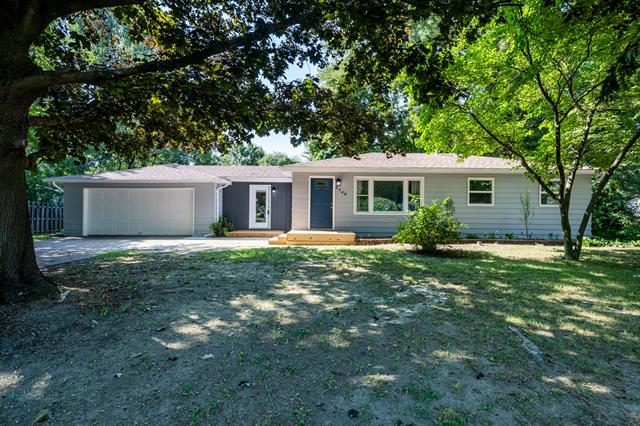 front view picture of 2368 S Glendale Road, Benton Harbor, MI. 49022