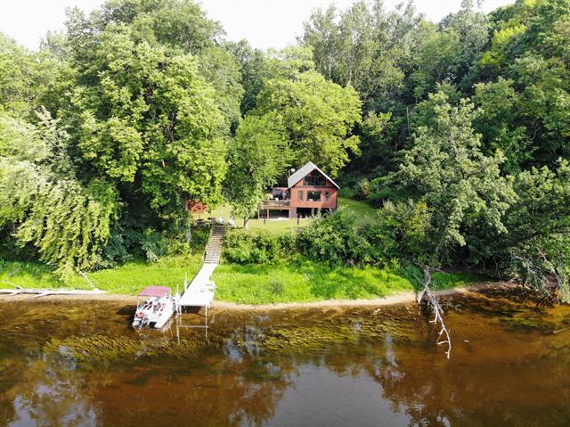 front view picture of 998 W Thompson Street, Newaygo, MI. 49337
