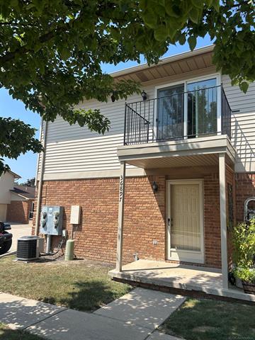 front view picture of 36897 E Meadowood Street, Richmond, MI. 48062