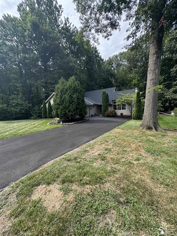 front view picture of 2028 Stoneybrook Lane, Temperance, MI. 48182