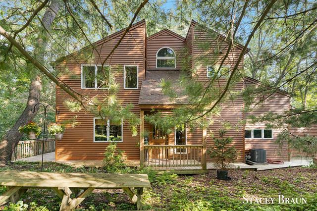 front view picture of 3493 Riverwoods Drive Ne, Rockford, MI. 49341