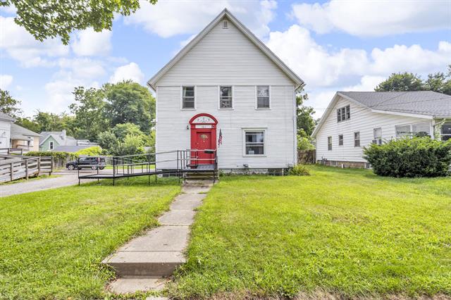 front view picture of 1611 Third Street, Jackson, MI. 49203