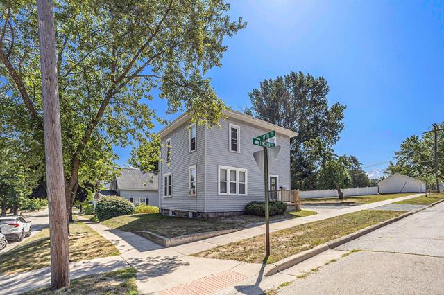 front view picture of 602 Fifth Street, Ludington, MI. 49431