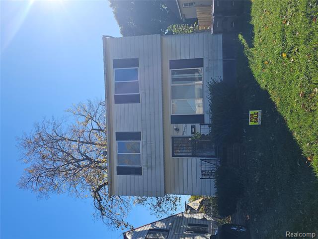 front view picture of 325 W Dewey Street, Flint, MI. 48505