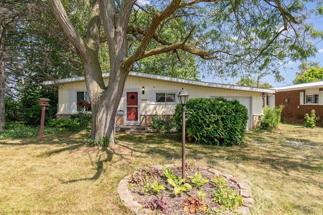 front view picture of 1579 Joy Road, Saginaw, MI. 48601