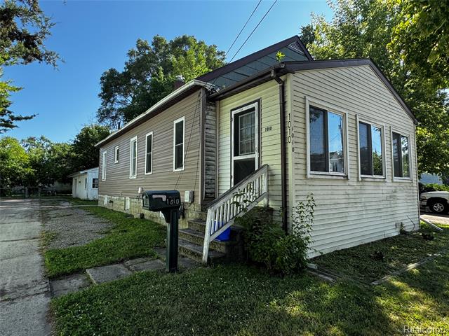 front view picture of 1010 13Th Street, Bay City, MI. 48708