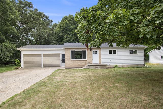 front view picture of 217 S Walnut Street, Greenville, MI. 48838