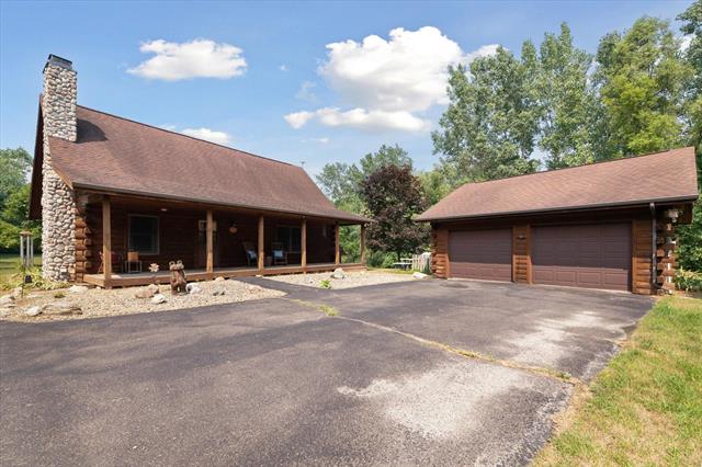 front view picture of 1130 N County Line Road, Watervliet, MI. 49098