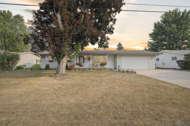 front view picture of 2923 Thunderbird Drive, Bay City, MI. 48706