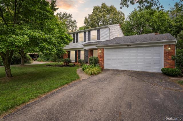 front view picture of 5374 Apple Hill Court, Flushing, MI. 48433