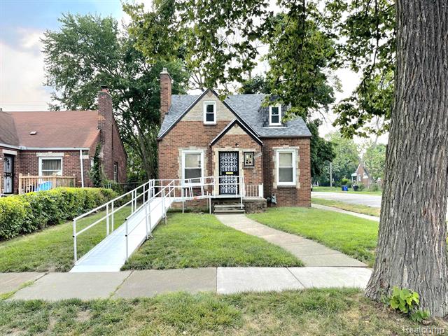 front view picture of 16615 Biltmore Street, Detroit, MI. 48235