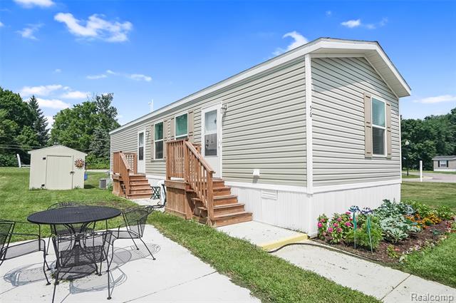 front view picture of 56 Arizona, Belleville, MI. 48111