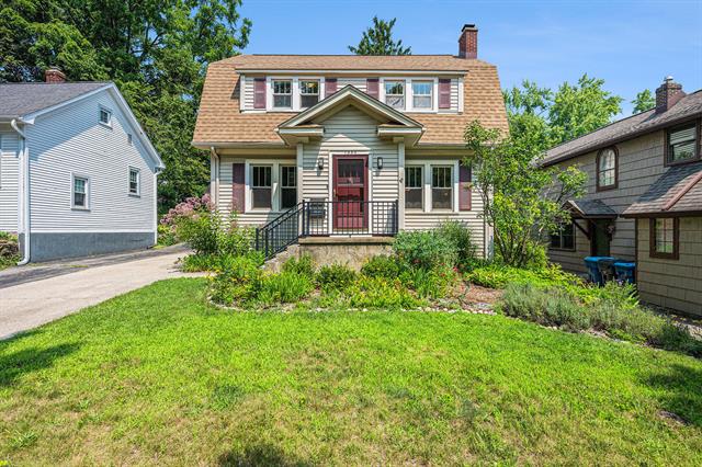 front view picture of 1330 Cherry Street, Kalamazoo, MI. 49008