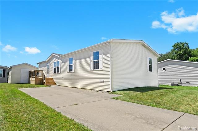front view picture of 13226 Nashville Lane, Hartland, MI. 48353