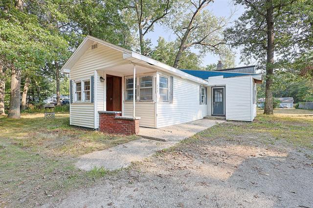 front view picture of 443 W Ashland Road, Twin Lake, MI. 49457