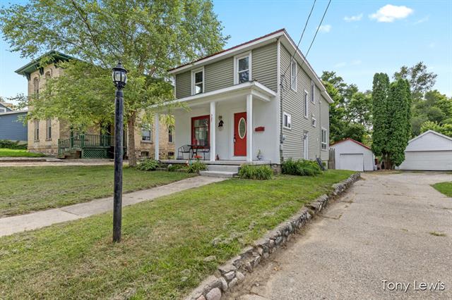 front view picture of 327 Bliss Street, Ionia, MI. 48846
