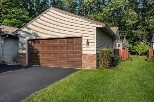 front view picture of 1171 Creekview Drive, Muskegon, MI. 49441