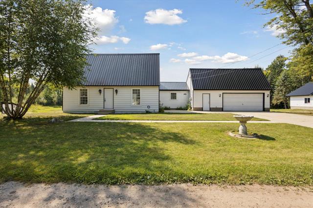 front view picture of 3441 N Townline Road, Houghton Lake, MI. 48629