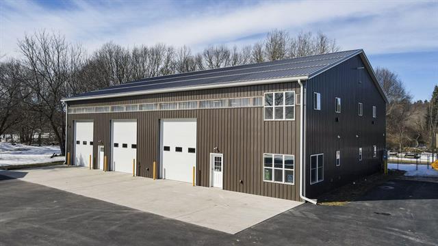 front view picture of 480 W Parkdale Avenue, Manistee, MI. 49660