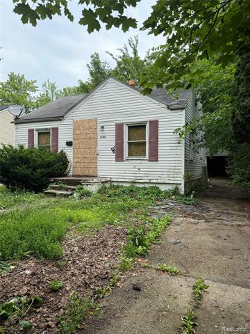 front view picture of 19960 Bradford Street, Detroit, MI. 48205