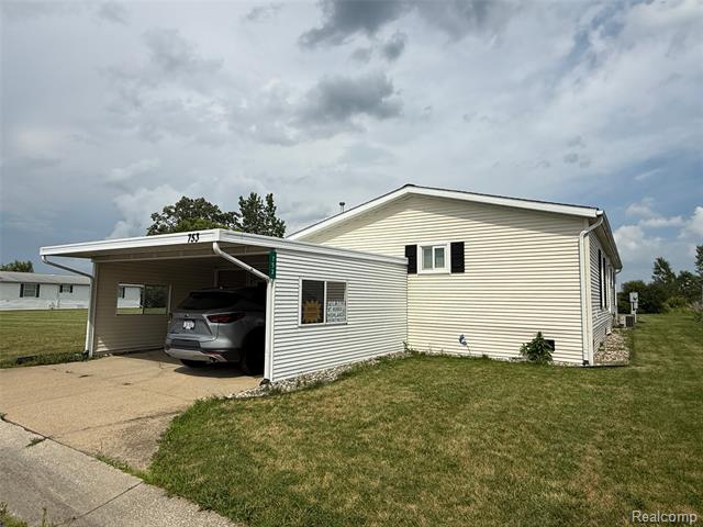 front view picture of 753 Hawick Circle, Mount Morris, MI. 48458