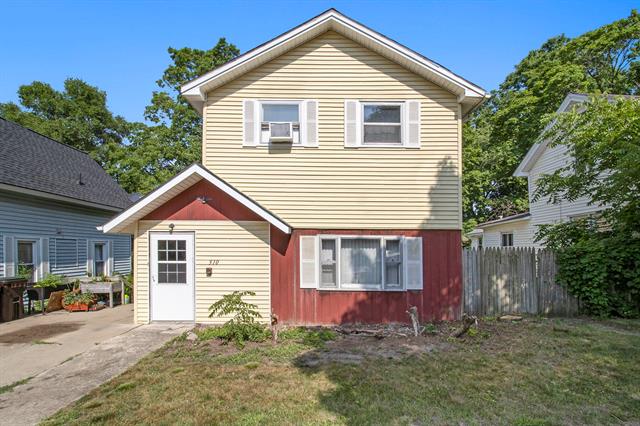 front view picture of 310 N Warren Avenue, Big Rapids, MI. 49307