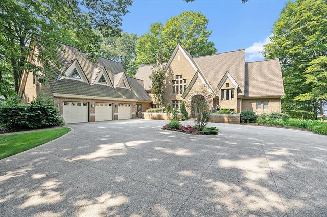 front view picture of 5285 N Lakeshore Drive, Holland, MI. 49424