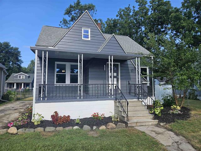 front view picture of 1414 Garfield Avenue, Bay City, MI. 48708
