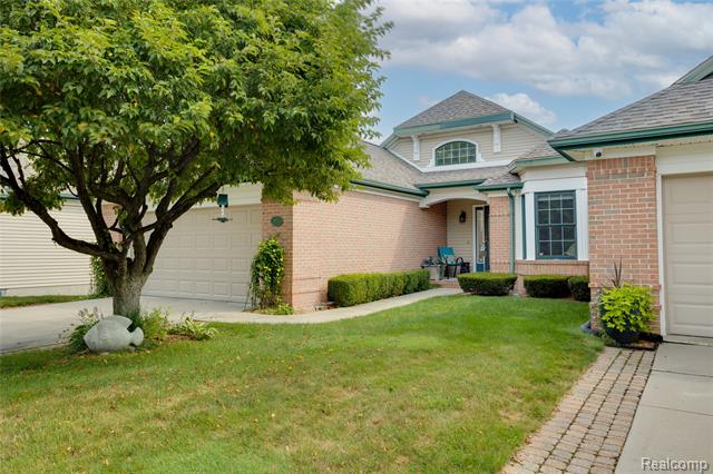 front view picture of 923 Dockside Drive, Port Huron, MI. 48060
