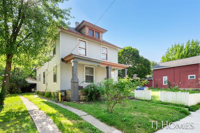 front view picture of 1344 College Avenue Ne, Grand Rapids, MI. 49505