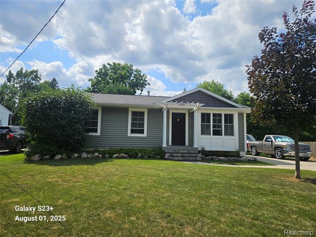 front view picture of 633 Aldrich Street, Linden, MI. 48451