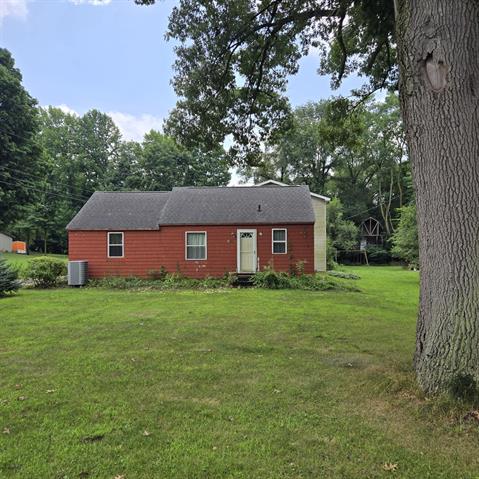 front view picture of 801 Terre Coupe Street, Buchanan, MI. 49107
