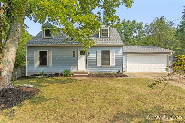 front view picture of 1702 Woodgate Drive Se, Lowell, MI. 49331