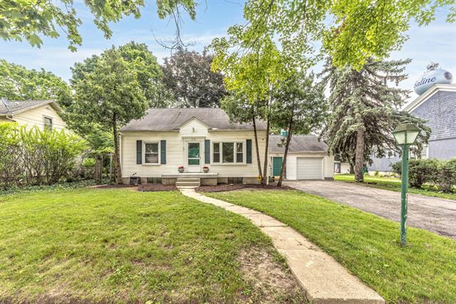 front view picture of 114 E Henry Street, Saline, MI. 48176