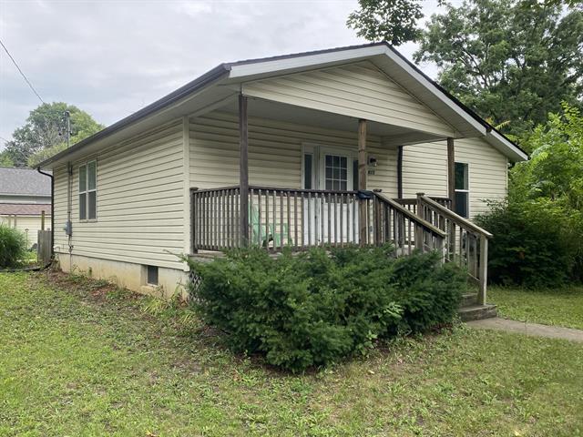 front view picture of 615 N Park Avenue, Jackson, MI. 49201