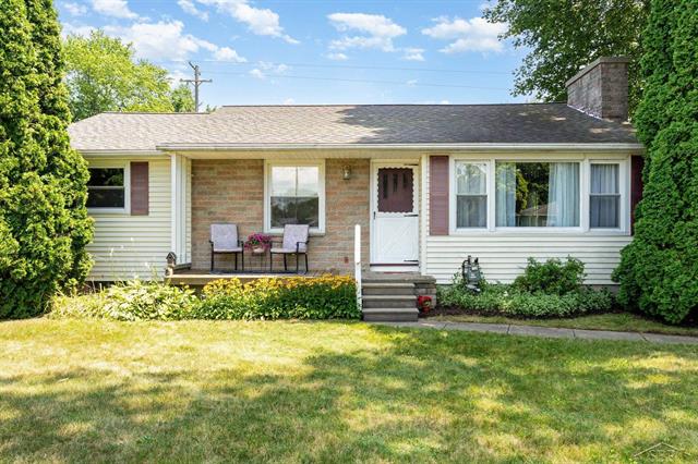 front view picture of 4543 Westfield Court, Bay City, MI. 48706