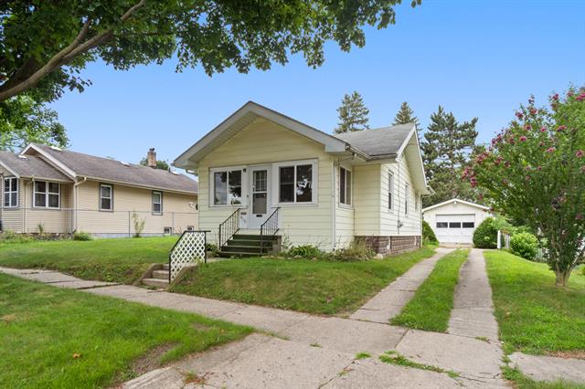 front view picture of 910 Bush Street, Jackson, MI. 49202