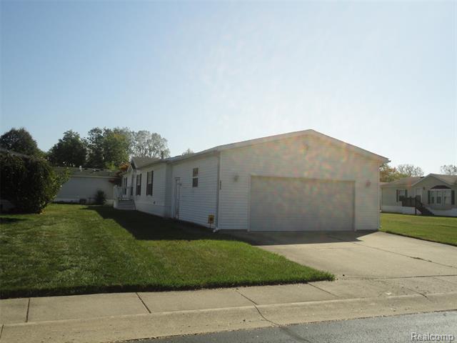 front view picture of 484 Lochgair Street, Temperance, MI. 48182