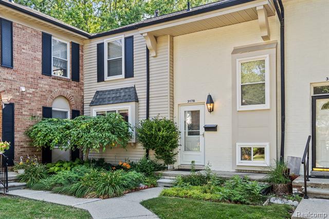 front view picture of 3178 Bolgos Circle, Ann Arbor, MI. 48105
