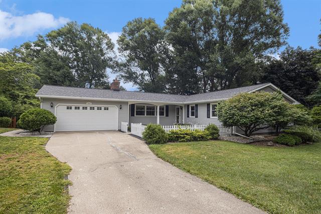 front view picture of 112 Fairway Drive, Battle Creek, MI. 49015