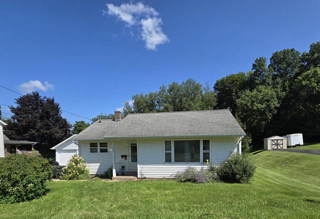 front view picture of 820 E Argyle Street, Jackson, MI. 49202