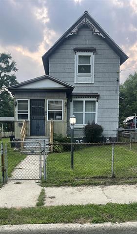 front view picture of 35 Hubbard Street, Battle Creek, MI. 49037