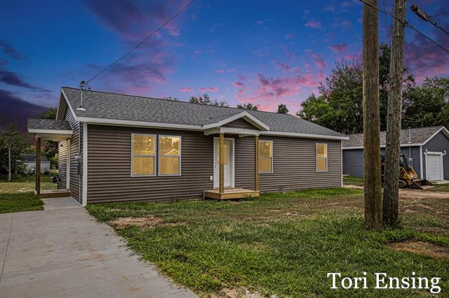 front view picture of 1113 E Pearl Street, Greenville, MI. 48838