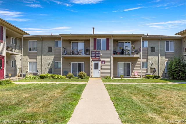 front view picture of 10037 Allen Pointe Drive, Allen Park, MI. 48101
