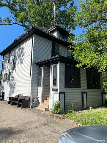 front view picture of 205 W Dayton Street, Flint, MI. 48505