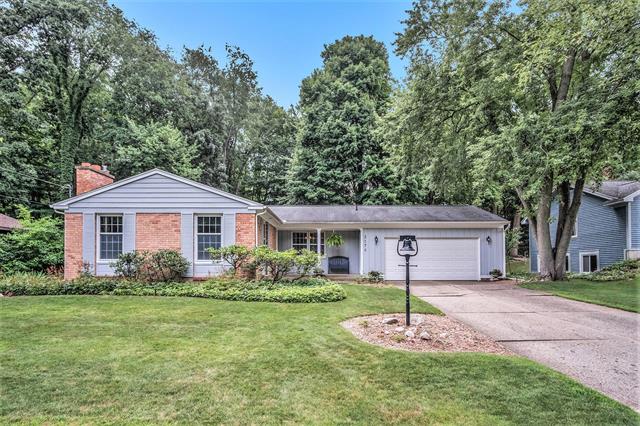 front view picture of 3170 Paris Park Drive Se, Grand Rapids, MI. 49512